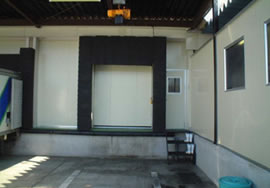 Sliding door of reception and shipment dock shelter